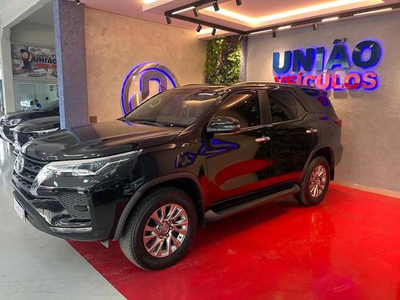 TOYOTA HILUX SW4 2.7 VVT-i FLEX SRV 7L 4X2 AUTOMÁTICO